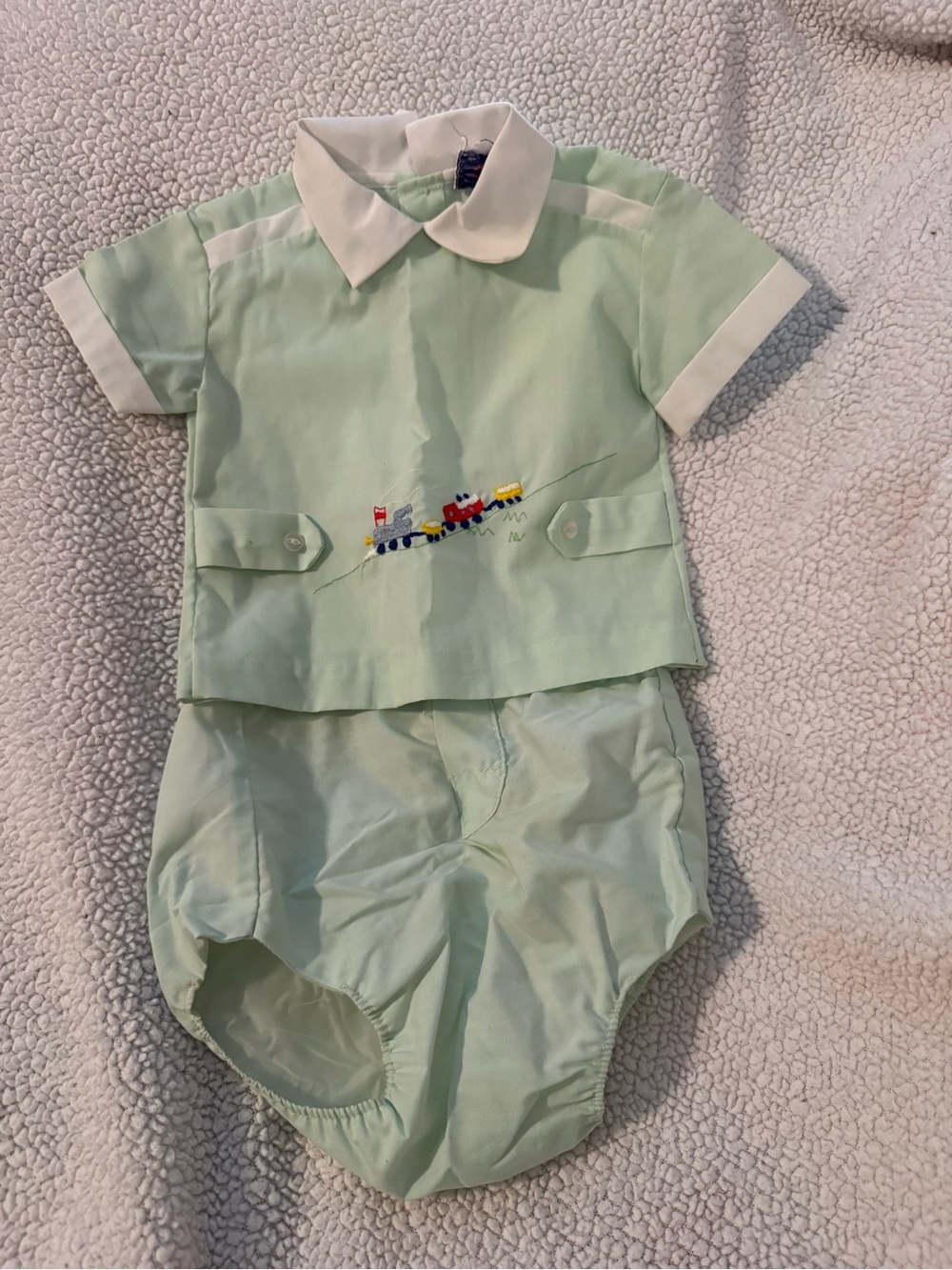 Classic Boys Light Green Two-Piece Outfit with Train Embroidery Vintage B10